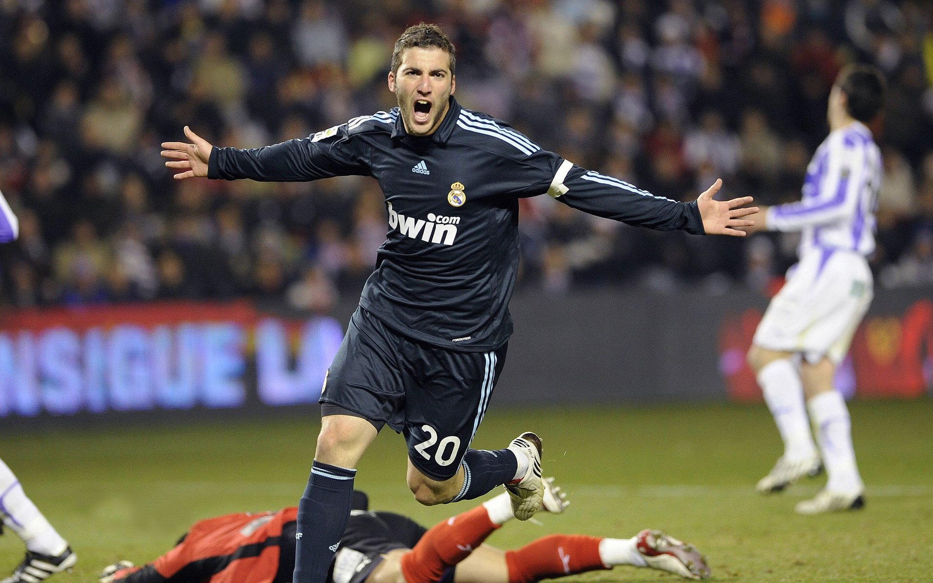 英超争冠白热化，各豪门竞相发力